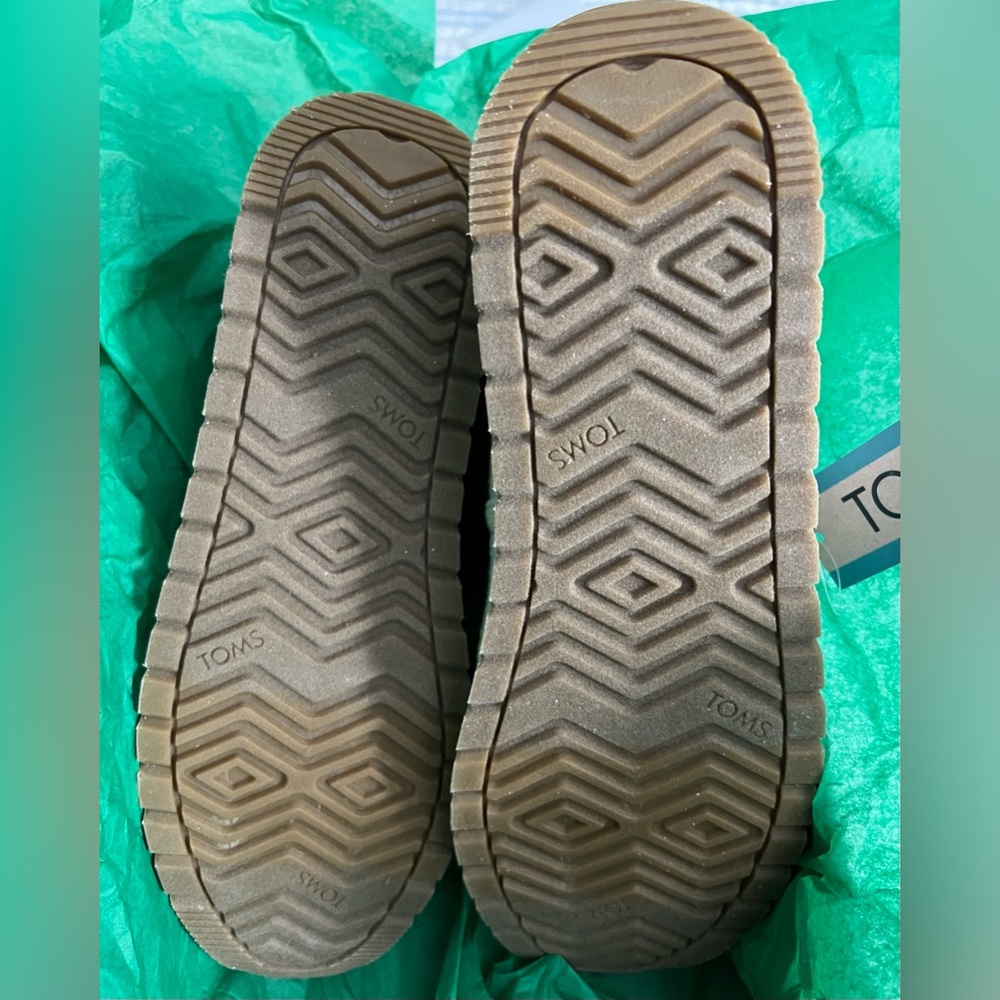 TOMS Resident Plus Shoes NWT - Picture 3 of 16
